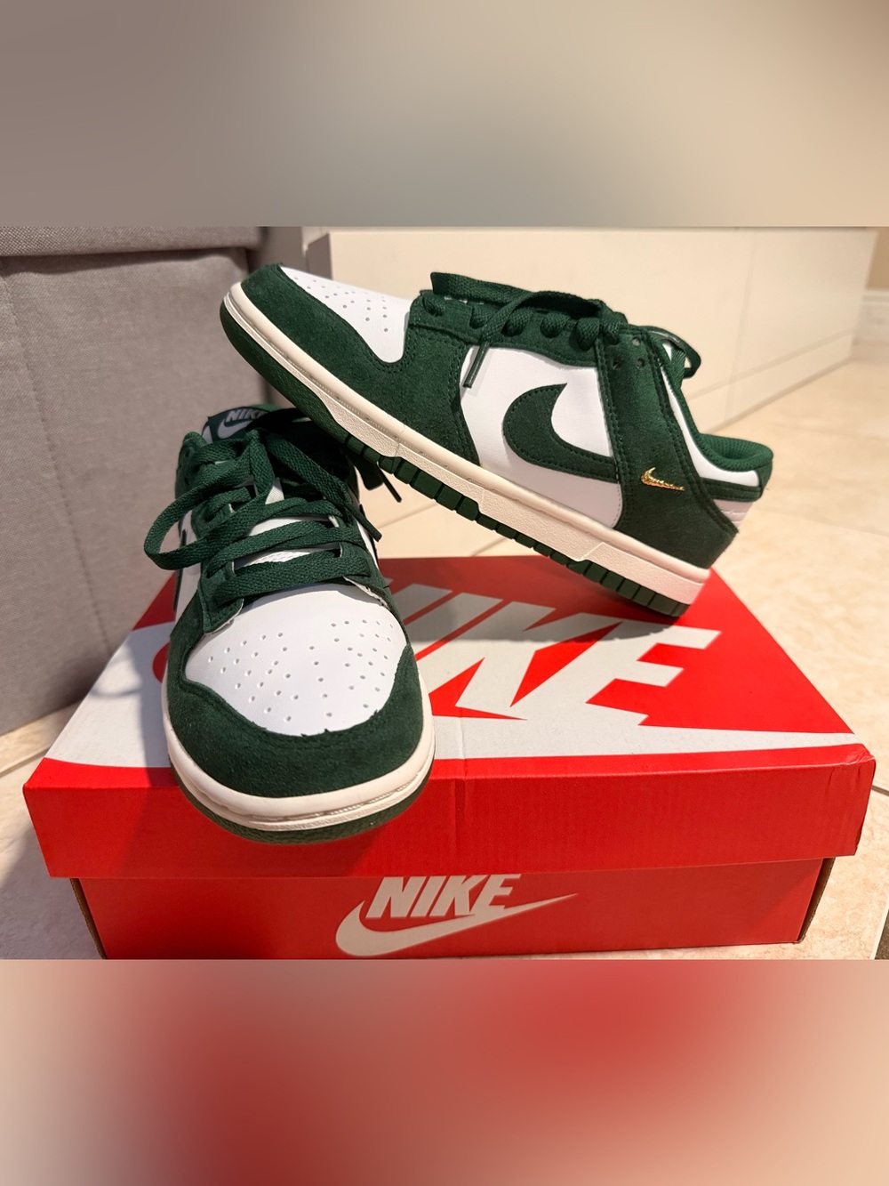 Nike Dunk Low Gorge Green / Summit White (Women’s 6 / Youth 4.5Y)
